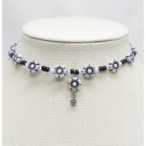Black/white acrylic floral memory wire choker necklace set w/ matching earrings